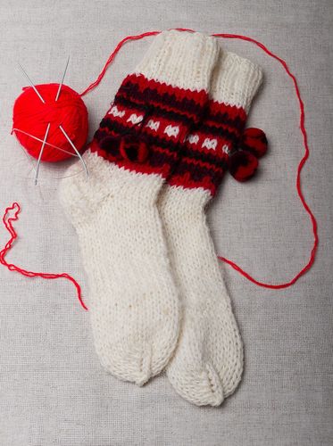 White wool socks with ornament - MADEheart.com