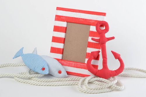Holz Fotorahmen mit Bemalung gestreift weiß rot Geschenk für Mädchen handmade - MADEheart.com