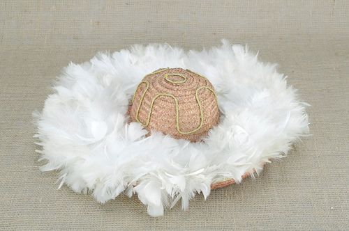 Womens hat with feathers - MADEheart.com