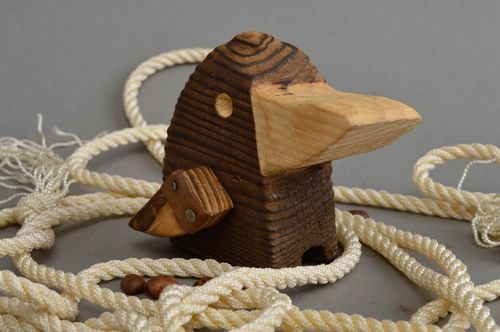 Figurine en bois de pin et éléments métalliques faite main originale Oiselet - MADEheart.com