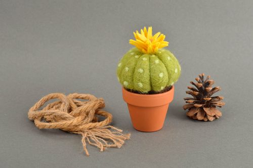 Fleur décorative faite main Cactus artificiel en laine pot céramique Déco maison - MADEheart.com