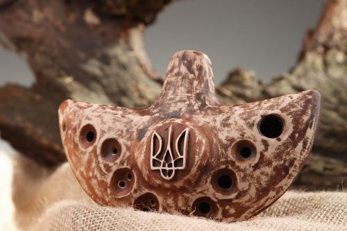Ocarina, globular flute made of clay with trident - MADEheart.com