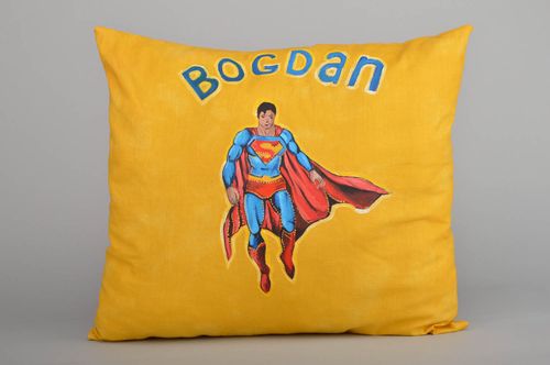 Almohada blanda decorativa artesanal con dibujo y nombre  - MADEheart.com