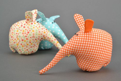 Giocattolo morbido fatto a mano pupazzo da bambini elemento decorativo - MADEheart.com