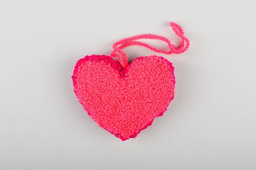 Coeur à suspendre fait main Suspension décorative rose Décoration maison - MADEheart.com
