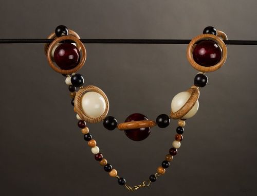 Beautiful wooden necklace - MADEheart.com