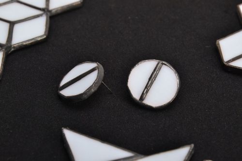 Glass stud earrings - MADEheart.com