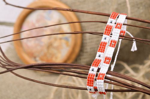 Set of beautiful handmade beaded wrist bracelets 2 items White and Red - MADEheart.com