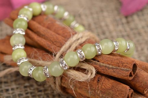 Bracelet fait main fin stylé en perles fantaisie de couleur de néphrite - MADEheart.com