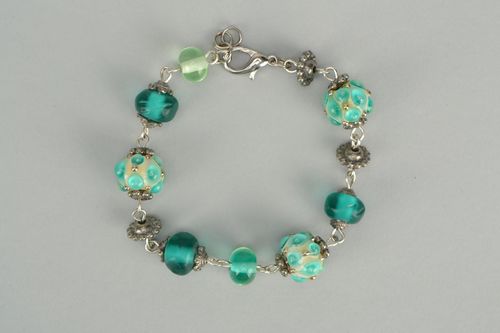 Schönes Armband aus Glas Lampwork - MADEheart.com