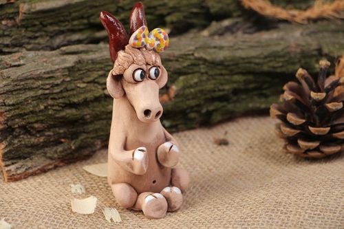 Kleine keramische Figurine Ziege aus Ton originelle mit Bemalung handmade für Interieur Dekor - MADEheart.com
