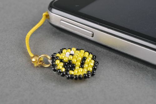 Thumb made of beads Smiley - MADEheart.com