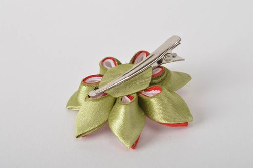 Barrette cheveux fait main Accessoire coiffure fleur en rubans Cadeau fille - MADEheart.com