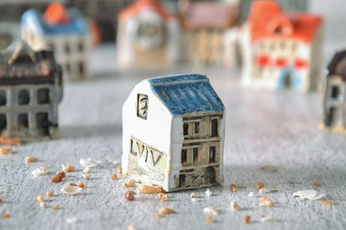 Figura de barro hecha a mano - MADEheart.com