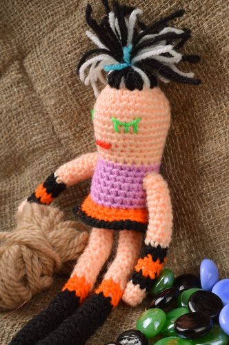 Giocattolo a maglia fatto a mano pupazzo morbido da bambine a uncinetto  - MADEheart.com
