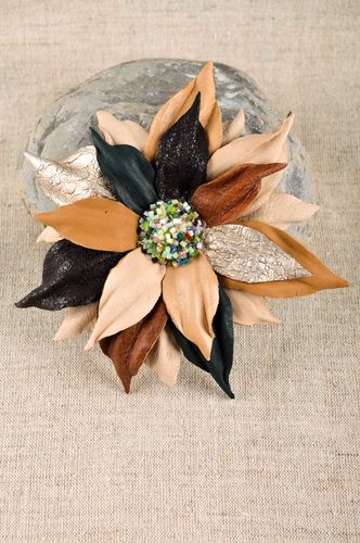 Handgemacht Brosche Modeschmuck Blumen Brosche Schmuck aus Leder in Braun - MADEheart.com