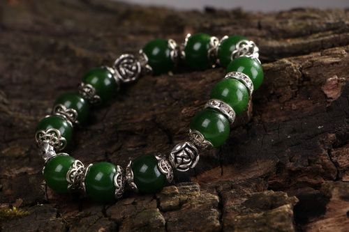 Bracelet with jade with elastic band - MADEheart.com