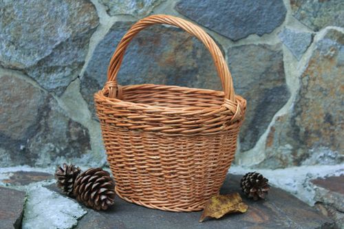 Braided basket made of vine - MADEheart.com
