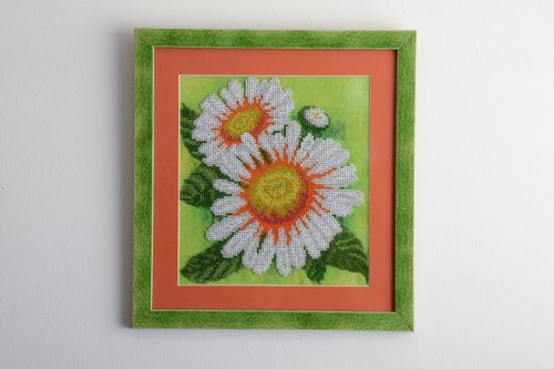 Kamillen Wandbild aus Glasperlen - MADEheart.com