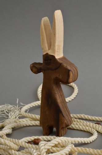 Figurine en bois de pin écologique faite main marron originale décorative Bouc - MADEheart.com