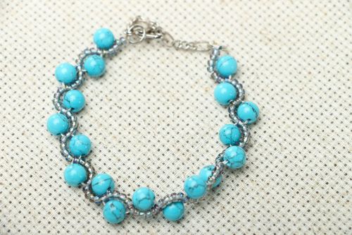 Bracelet en perles turquoises original fait main - MADEheart.com