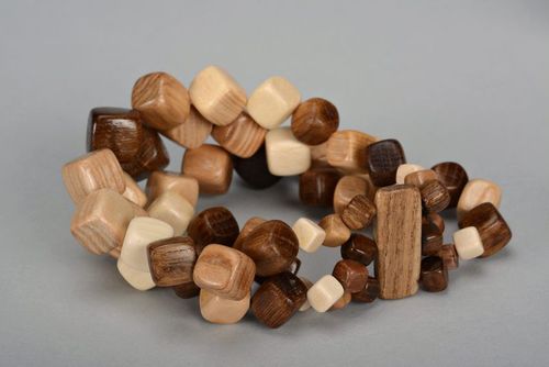 Bracelet manchette en cubes de bois - MADEheart.com