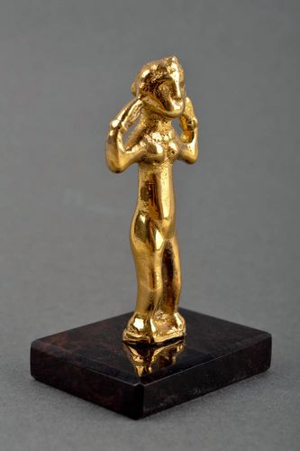 Handmade Messing Figur Dekoration für Tisch Dekofigur aus Metall Frau  - MADEheart.com