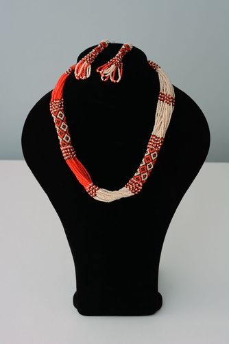 Homemade beaded jewelry set - MADEheart.com