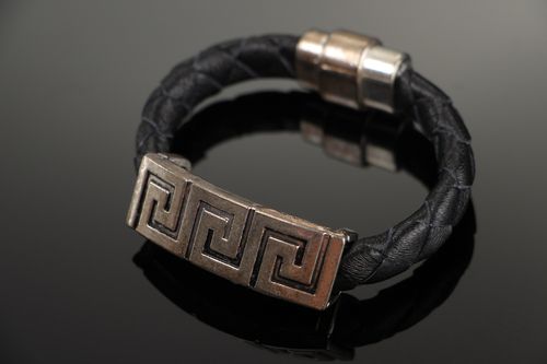Handmade woven genuine leather bracelet with metal charm unisex - MADEheart.com