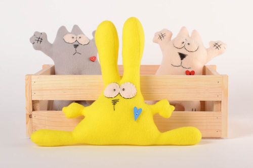 Giocattolo morbido fatto a mano pupazzo da bambini a forma di gatto giallo - MADEheart.com