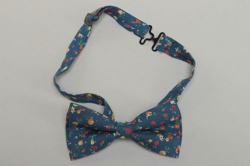 Bow tie with flower print for shirt - MADEheart.com