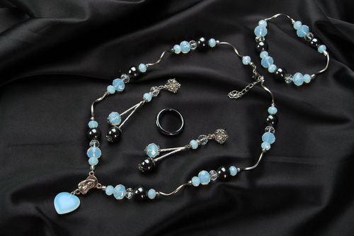 Set fatto a mano di orecchini collana bracciale e anello kit di accessori  - MADEheart.com