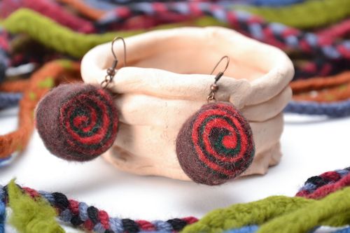 Boucles doreilles en laine feutrée faites main  - MADEheart.com