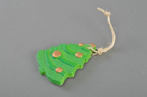 Suspension décorative en porcelaine peinte dacrylique faite main Sapin de Noël - MADEheart.com