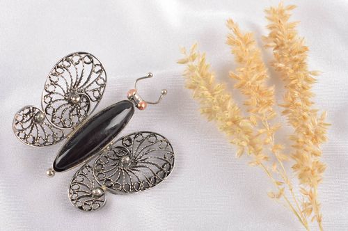Broche métal Bijou fait main sous forme de papillon Accessoire original - MADEheart.com
