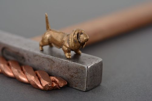 Bronze figurine Basset - MADEheart.com