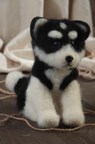 Peluche chien husky en laine feutrée faite main décorative pour enfant - MADEheart.com