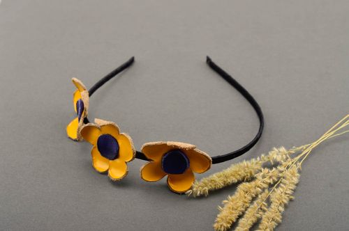 Serre-tête fleurs Accessoire cheveux fille fait main de cuir Cadeau original - MADEheart.com