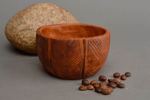 Глиняная пиала ручной работы в технике лепки коричневая с узорами красивая - MADEheart.com
