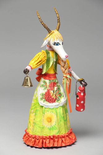 Figura de papel maché con forma de cabrita - MADEheart.com