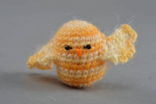 Giocattolo a maglia fatto a mano pupazzo morbido da bambini alluncinetto - MADEheart.com