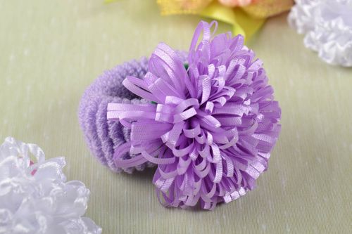 Резинка для волос с цветком сиреневая красивая пышная нарядная ручной работы  - MADEheart.com