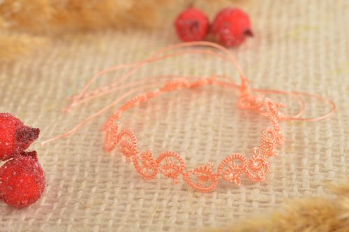 Bracelet textile Bijou fait main ajouré frivolité Accessoire fille amulette - MADEheart.com
