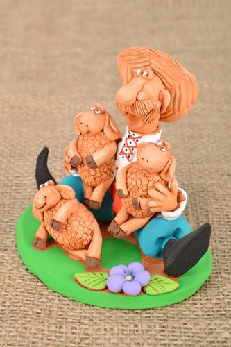 Estatueta de cerâmica Cossaco com ovelhinhas - MADEheart.com