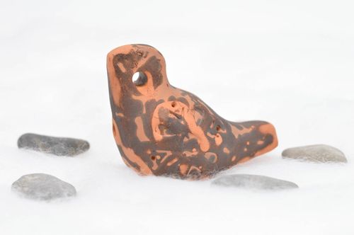 Figura de barro hecha a mano silbato artesanal pájaro souvenir original - MADEheart.com
