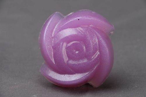 Sabão bonito artesanal em forma de uma flor  - MADEheart.com