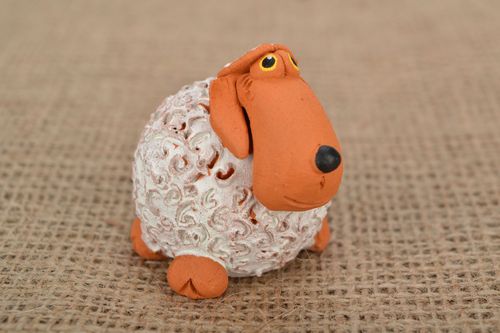 Estatueta decorativa artesanal de argila  Ovelha  - MADEheart.com