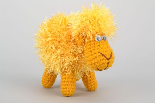 Gehäkeltes Kuscheltier Schaf - MADEheart.com