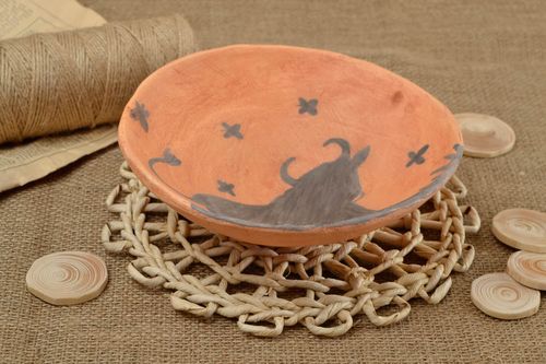 Handmade Schale aus Keramik bemalter Teller Geschirr aus Ton mit Stier Abbildung - MADEheart.com