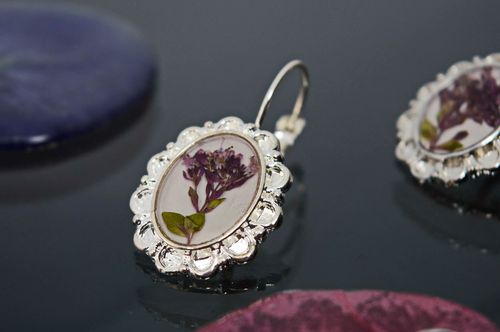 Epoxy earrings with marjoram flowers - MADEheart.com